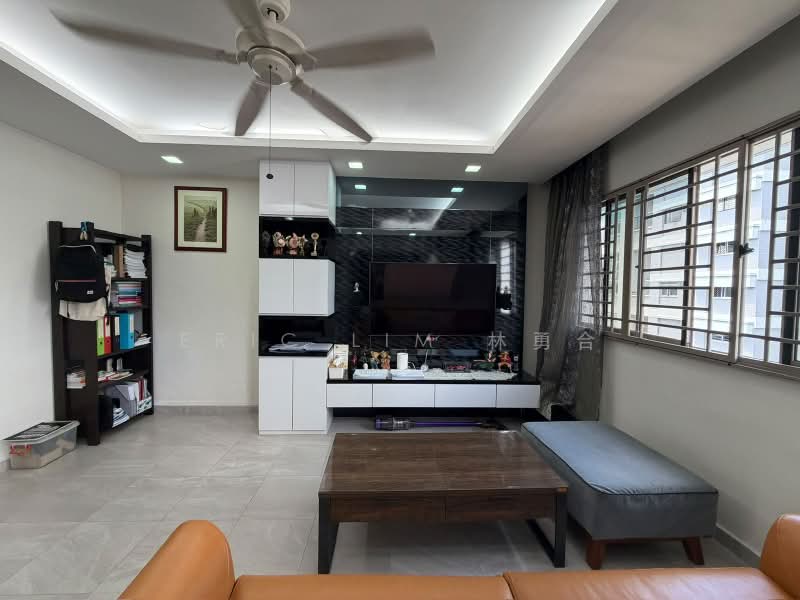 894 Tampines Street 81, 894 Tampines Street 81, 4 Bedrooms, 1,571 sqft, HDB Flat For Sale, by Eric Lim 林勇合, 500232843 - Living Room - PropertyGuru.com.sg