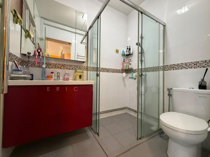894 Tampines Street 81, 894 Tampines Street 81, 4 Bedrooms, 1,571 sqft, HDB Flat For Sale, by Eric Lim 林勇合, 500232843 - Bathroom - PropertyGuru.com.sg
