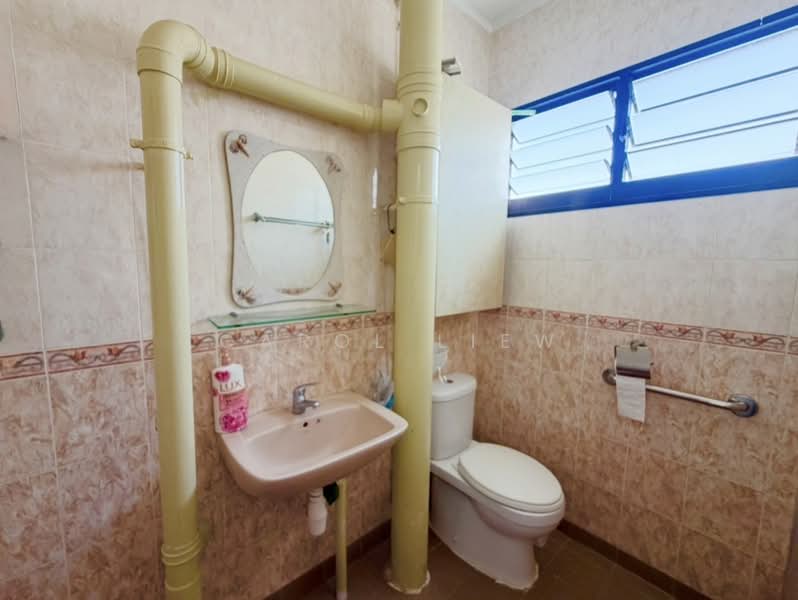 448 Tampines Street 42, 448 Tampines Street 42, 3 Bedrooms, 1,119 sqft, HDB Flat For Sale, by Carol Liew, 500232851 - Bathroom - PropertyGuru.com.sg