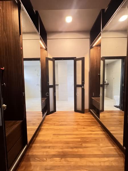 Morimasa Garden, 11 Gilstead Road, 3 Bedrooms, 2,132 sqft, Condominium For Sale, by Tracey Chia, 500232854 - Master Bedroom walk-through closet - PropertyGuru.com.sg