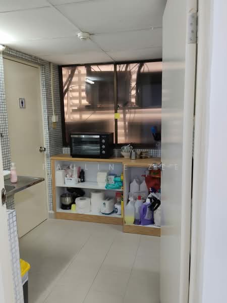 Goldhill Plaza, 51 Goldhill Plaza, 1,200 sqft, Office For Rent, by Pauline Zee, 500232855 - Kitchen - CommercialGuru.com.sg