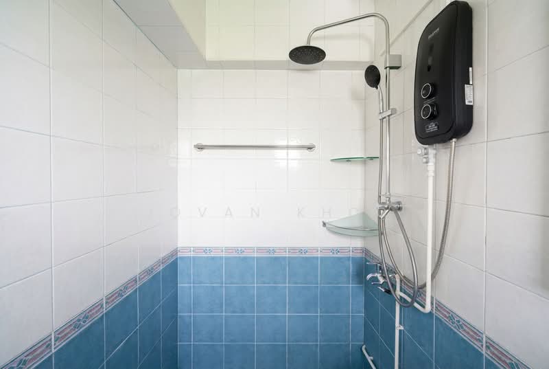 104A Edgefield Plains, 104A Edgefield Plains, 3 Bedrooms, 1,184 sqft, HDB Flat For Rent, by Jovan Khoo, 500232861 - Bathroom - PropertyGuru.com.sg