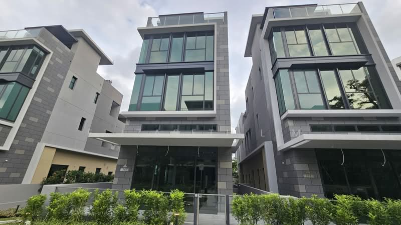 Freehold Semi-D Private Lift 5bed5bath+helper+wc Almost 4000sqft D28 Yio Chu Kang MRT Tavistock AMK, , 6 Bedrooms, 3,929 sqft, Semi-Detached House For Sale, by Elizabeth Lim, 500232871 - Exterior - PropertyGuru.com.sg