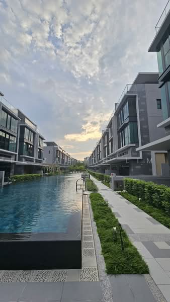 Freehold Semi-D Private Lift 5bed5bath+helper+wc Almost 4000sqft D28 Yio Chu Kang MRT Tavistock AMK, , 6 Bedrooms, 3,929 sqft, Semi-Detached House For Sale, by Elizabeth Lim, 500232871 - Exterior - PropertyGuru.com.sg