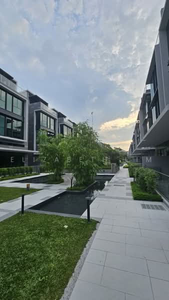 Freehold Semi-D Private Lift 5bed5bath+helper+wc Almost 4000sqft D28 Yio Chu Kang MRT Tavistock AMK, , 6 Bedrooms, 3,929 sqft, Semi-Detached House For Sale, by Elizabeth Lim, 500232871 - Exterior - PropertyGuru.com.sg