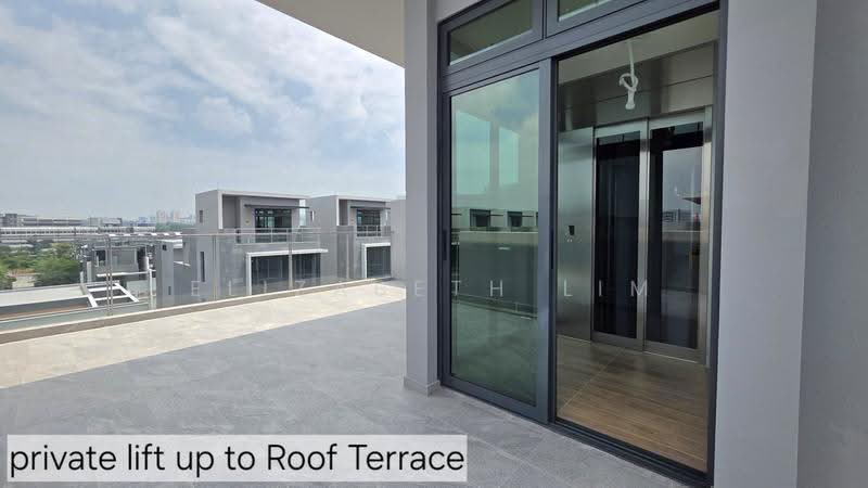 Freehold Cluster Semi-D Private Lift to all 5 floors 5bed5bath+helper Ang Mo Kio/Yio Chu Kang MRT, Ang mo kio avenue 5, Seletar / Yio Chu Kang, 6 Bedrooms, 3,929 sqft, Semi-Detached House For Sale, by Elizabeth Lim, 500232871 - Exterior - PropertyGuru.com.sg