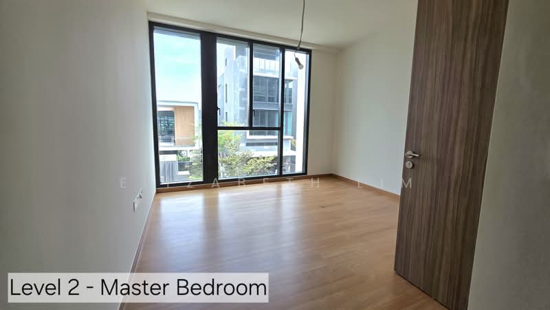 Freehold Cluster Semi-D Private Lift to all 5 floors 5bed5bath+helper Ang Mo Kio/Yio Chu Kang MRT, Ang mo kio avenue 5, Seletar / Yio Chu Kang, 6 Bedrooms, 3,929 sqft, Semi-Detached House For Sale, by Elizabeth Lim, 500232871 - Master Bedroom - PropertyGuru.com.sg