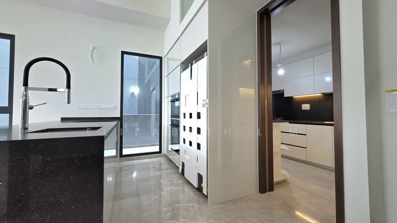 Freehold Cluster Semi-D Private Lift to all 5 floors 5bed5bath+helper Ang Mo Kio/Yio Chu Kang MRT, Ang mo kio avenue 5, Seletar / Yio Chu Kang, 6 Bedrooms, 3,929 sqft, Semi-Detached House For Sale, by Elizabeth Lim, 500232871 - Kitchen - PropertyGuru.com.sg