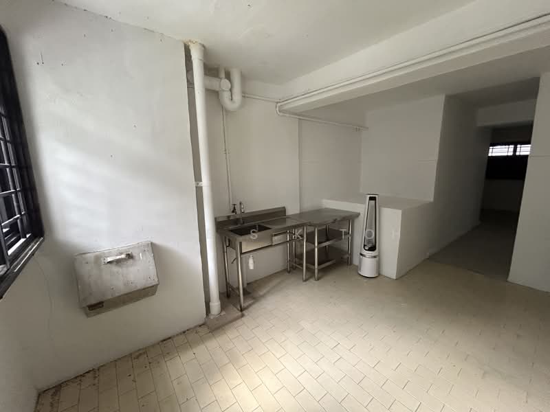 233 Lorong 8 Toa Payoh, 233 Lorong 8 Toa Payoh, 2 Bedrooms, 710 sqft, HDB Flat For Rent, by Able S.K Toh, 500232873 - Kitchen - PropertyGuru.com.sg