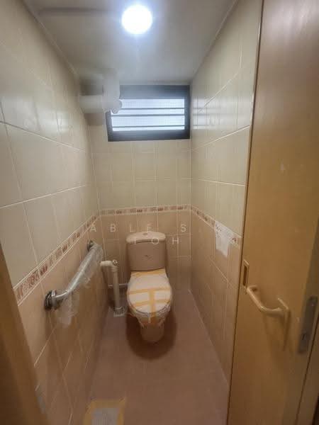 233 Lorong 8 Toa Payoh, 233 Lorong 8 Toa Payoh, Balestier / Toa Payoh, 2 Bedrooms, 710 sqft, HDB Flat For Rent, by Able S.K Toh, 500232873 - Bathroom - PropertyGuru.com.sg