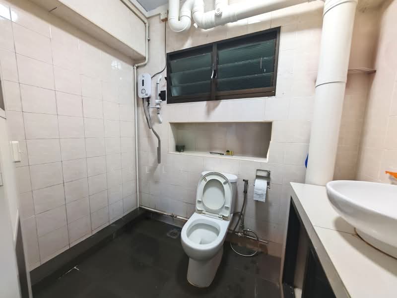 732 Woodlands Circle, 732 Woodlands Circle, 3 Bedrooms, 1,108 sqft, HDB Flat For Sale, by Kelly Tang, 500232896 - Bathroom - PropertyGuru.com.sg
