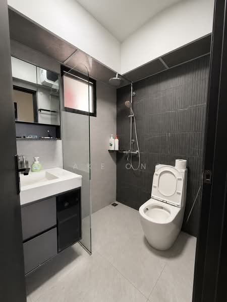 32 Ghim Moh Link, 32 Ghim Moh Link, 3 Bedrooms, 1,001 sqft, HDB Flat For Rent, by Jake Ong, 500232903 - Bathroom - PropertyGuru.com.sg