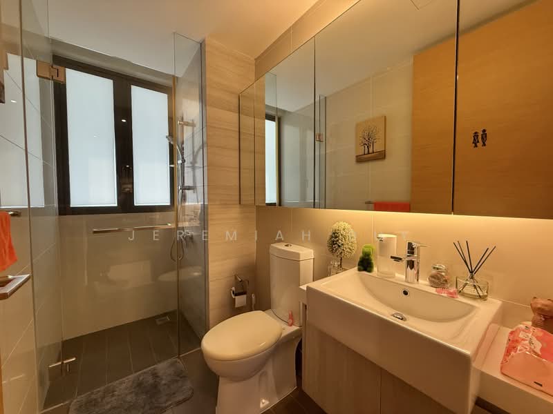 Hedges Park Condominium, 87 Flora Drive, 3 Bedrooms, 1,001 sqft, Condominium For Sale, by Jeremiah Buy, 500232905 - Bathroom - PropertyGuru.com.sg