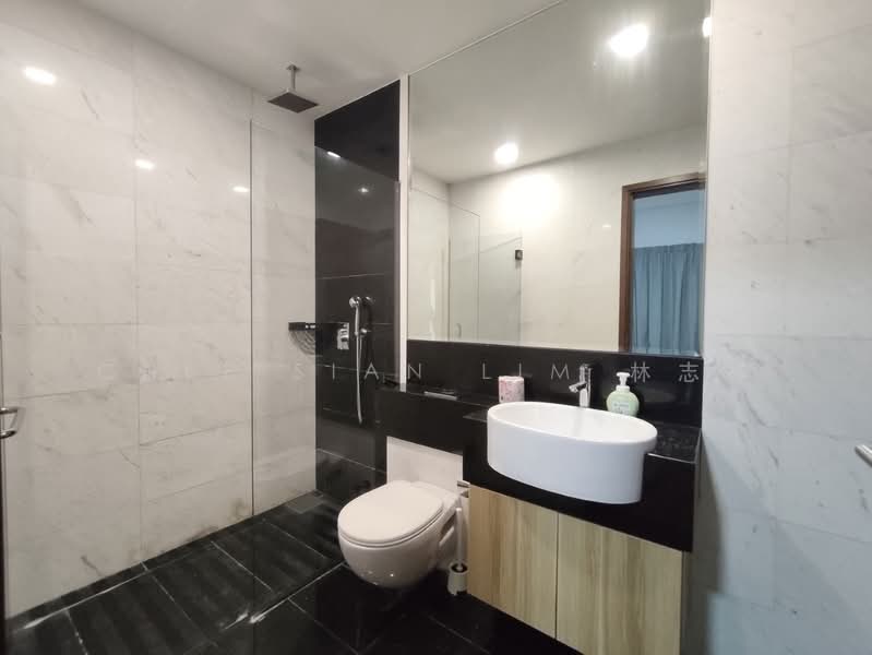 Alexis, 356 Alexandra Road, 2 Bedrooms, 1,098 sqft, Condominium For Sale, by Chee Sian Lim 林志祥, 500232922 - Bathroom - PropertyGuru.com.sg