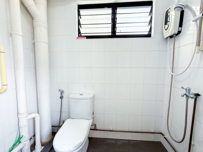 313 Ubi Avenue 1, 313 Ubi Avenue 1, Room Rental, 100 sqft, HDB Flat For Rent, by Yee Bey Liew, 500232937 - Bathroom - PropertyGuru.com.sg