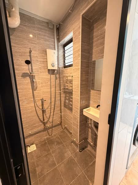 550 Hougang Street 51, 550 Hougang Street 51, Room Rental, 170 sqft, HDB Flat For Rent, by Stephy Heng, 500232938 - Common Bathroom - PropertyGuru.com.sg