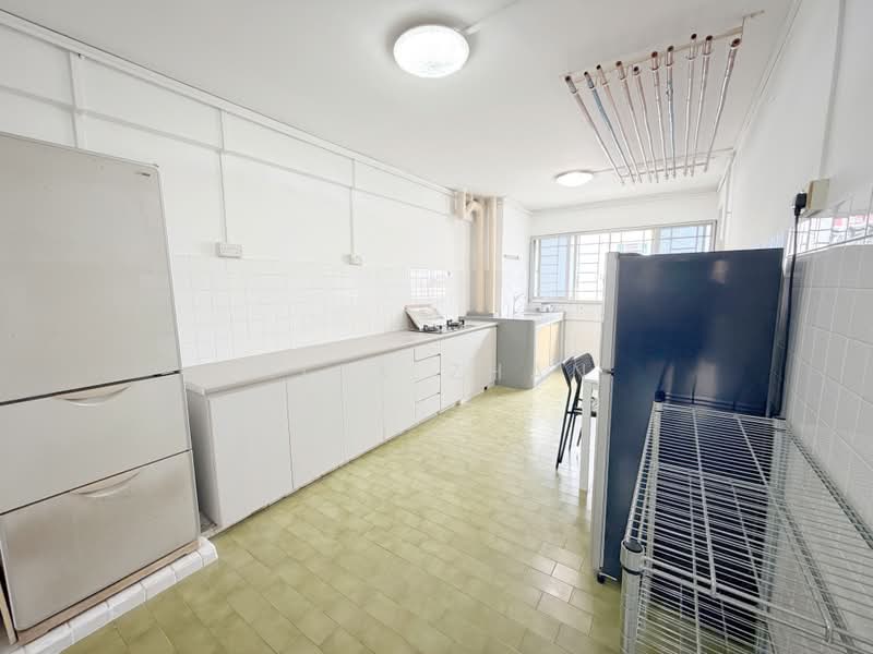 160 Yishun Street 11, 160 Yishun Street 11, 2 Bedrooms, 721 sqft, HDB Flat For Rent, by Alex Zhan, 500232942 - Kitchen - PropertyGuru.com.sg