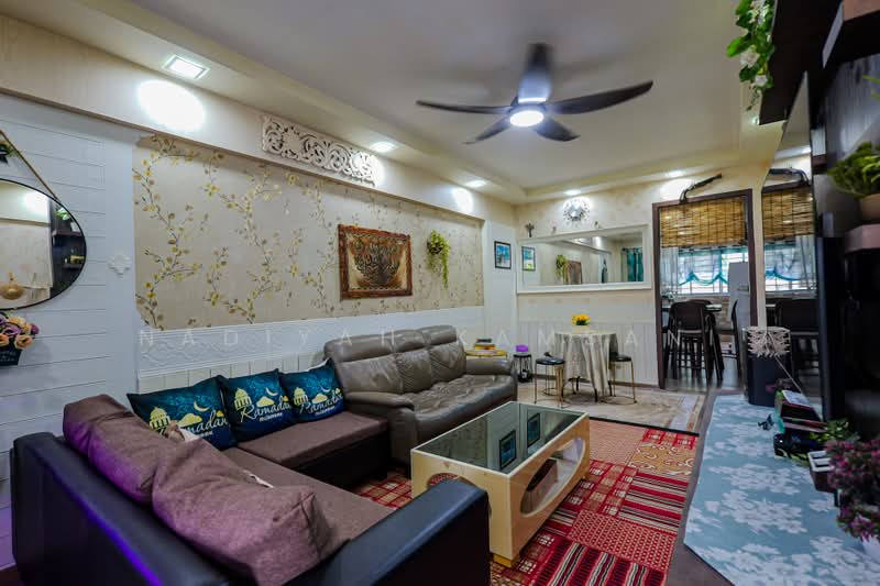 22 Marsiling Drive, 22 Marsiling Drive, 2 Bedrooms, 721 sqft, HDB Flat For Sale, by Nadiyah Kamsani, 500232952 - Living Room - PropertyGuru.com.sg