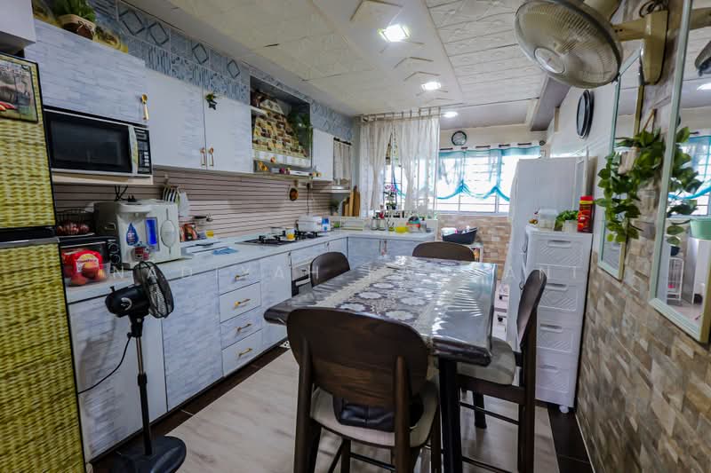 22 Marsiling Drive, 22 Marsiling Drive, 2 Bedrooms, 721 sqft, HDB Flat For Sale, by Nadiyah Kamsani, 500232952 - Kitchen - PropertyGuru.com.sg