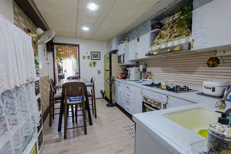 22 Marsiling Drive, 22 Marsiling Drive, 2 Bedrooms, 721 sqft, HDB Flat For Sale, by Nadiyah Kamsani, 500232952 - Kitchen - PropertyGuru.com.sg