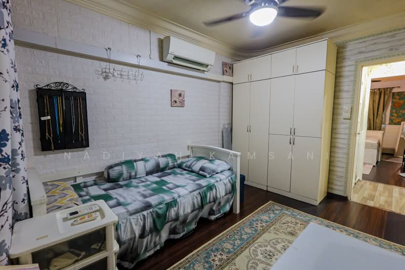 22 Marsiling Drive, 22 Marsiling Drive, 2 Bedrooms, 721 sqft, HDB Flat For Sale, by Nadiyah Kamsani, 500232952 - Master Bedroom - PropertyGuru.com.sg