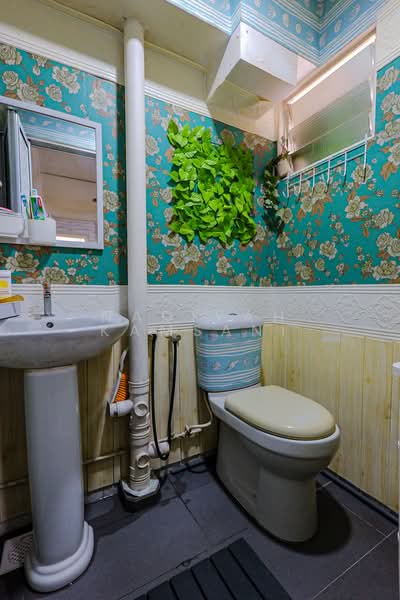 22 Marsiling Drive, 22 Marsiling Drive, 2 Bedrooms, 721 sqft, HDB Flat For Sale, by Nadiyah Kamsani, 500232952 - Master Bathroom - PropertyGuru.com.sg