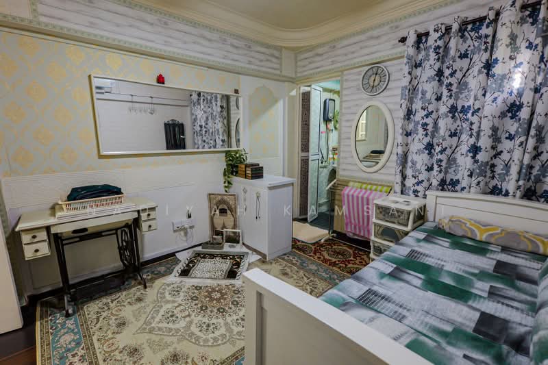 22 Marsiling Drive, 22 Marsiling Drive, 2 Bedrooms, 721 sqft, HDB Flat For Sale, by Nadiyah Kamsani, 500232952 - Master Bedroom - PropertyGuru.com.sg