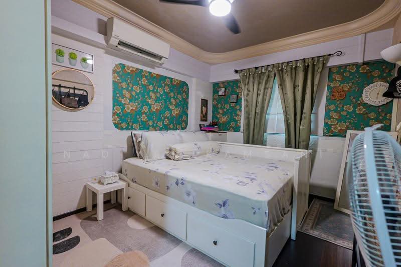 22 Marsiling Drive, 22 Marsiling Drive, 2 Bedrooms, 721 sqft, HDB Flat For Sale, by Nadiyah Kamsani, 500232952 - Common Bedroom - PropertyGuru.com.sg