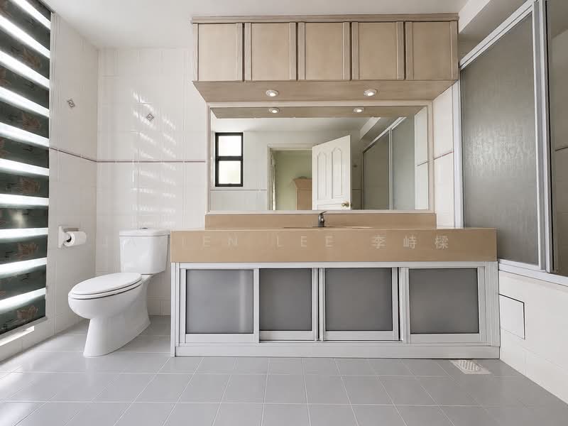 Alwyn Park, , 4 Bedrooms, 2,800 sqft, Terraced House For Sale, by Javien Lee 李峙樑, 500232955 - L2 - Master Bathroom - PropertyGuru.com.sg