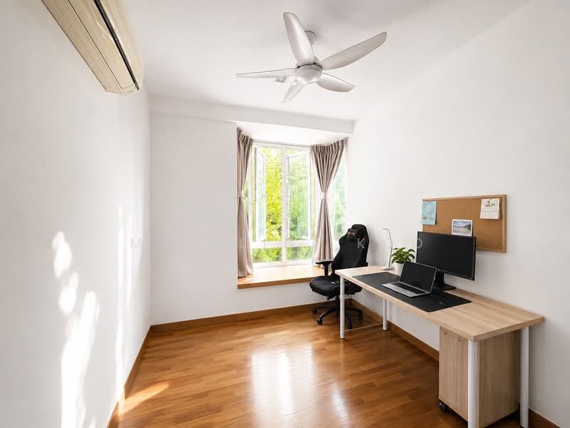 Crystal De Azure, 18 How Sun Close, 3 Bedrooms, 1,313 sqft, Apartment For Sale, by Madeline Koo, 500232961 - PropertyGuru.com.sg