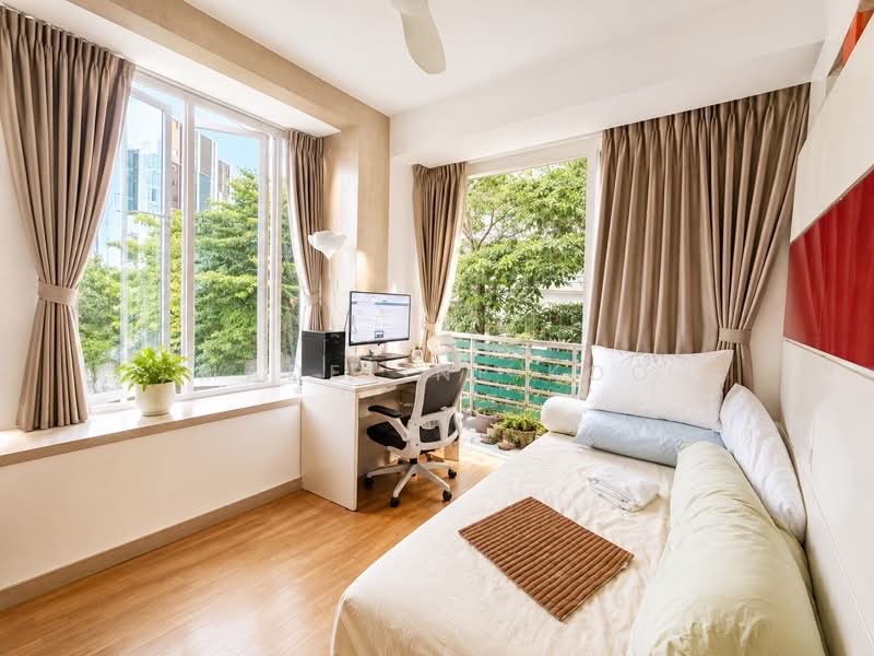 Crystal De Azure, 18 How Sun Close, 3 Bedrooms, 1,313 sqft, Apartment For Sale, by Madeline Koo, 500232961 - PropertyGuru.com.sg