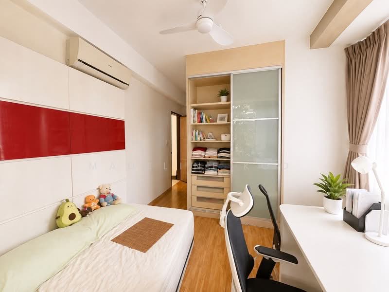Crystal De Azure, 18 How Sun Close, 3 Bedrooms, 1,313 sqft, Apartment For Sale, by Madeline Koo, 500232961 - PropertyGuru.com.sg