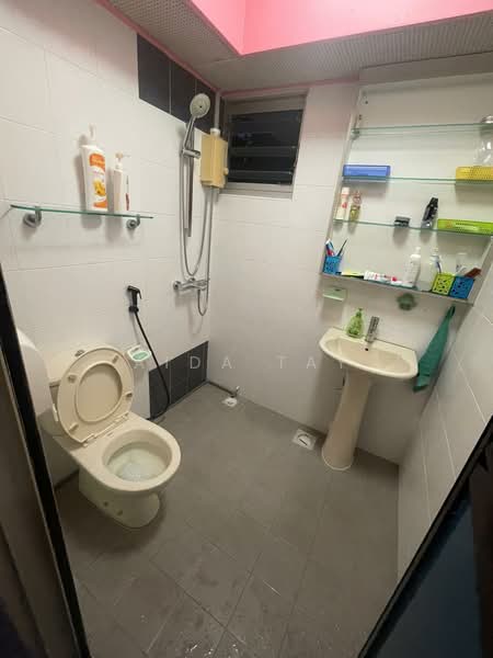 18B Holland Drive, 18B Holland Drive, Room Rental, 150 sqft, HDB Flat For Rent, by Aida Tay, 500232990 - Bathroom - PropertyGuru.com.sg