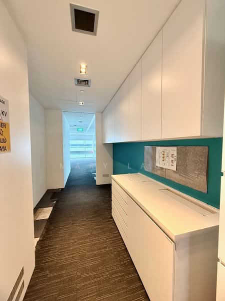 Gateway West, 150 Beach Road, 11,644 sqft, Office For Rent, by Mary Lau, 500232996 - Corridor - CommercialGuru.com.sg