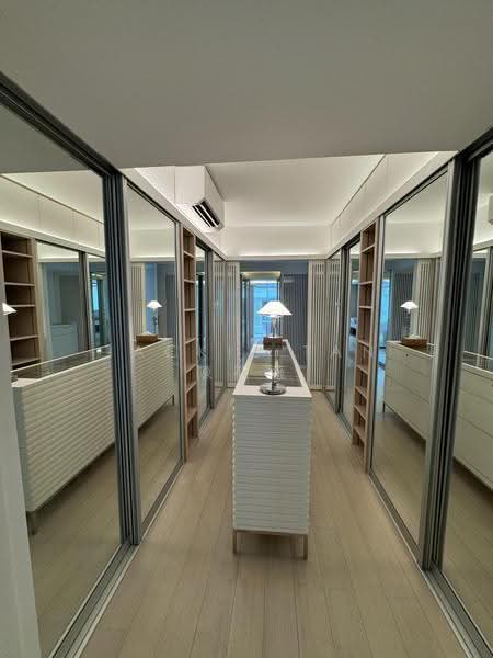 Beautiful Rare Conservation House along Cairnhill Road, Cairnhill, Emerald, Orchard, Orchard / River Valley, 4 Bedrooms, 6,500 sqft, Conservation House For Rent, by Jackie Tan 陳筱薇, 500233024 - Master Walk In Wardrobe - PropertyGuru.com.sg
