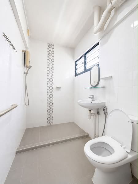 430 Jurong West Avenue 1, 430 Jurong West Avenue 1, 3 Bedrooms, 1,109 sqft, HDB Flat For Sale, by Kenneth Tan, 500233033 - Bathroom - PropertyGuru.com.sg