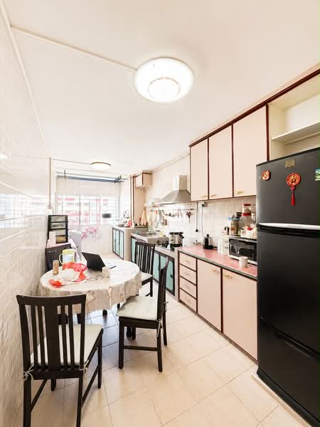 430 Jurong West Avenue 1, 430 Jurong West Avenue 1, 3 Bedrooms, 1,109 sqft, HDB Flat For Sale, by Kenneth Tan, 500233033 - Kitchen - PropertyGuru.com.sg