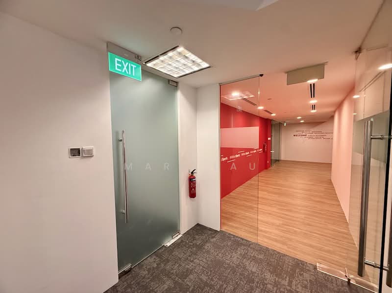 The Concourse, 300 Beach Road, 6,598 sqft, Office For Rent, by Mary Lau, 500233051 - Corridor - CommercialGuru.com.sg