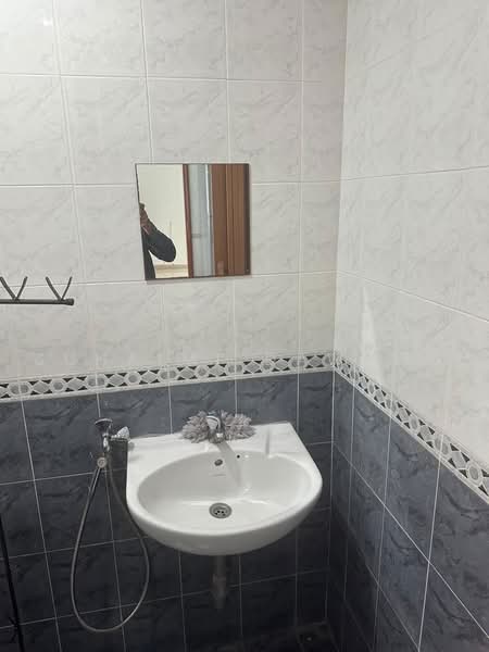 Ballota Park Condo, 152 Mariam Way, 4 Bedrooms, 1,345 sqft, Condominium For Rent, by Suhaimi Dawood, 500233053 - Bathroom - PropertyGuru.com.sg