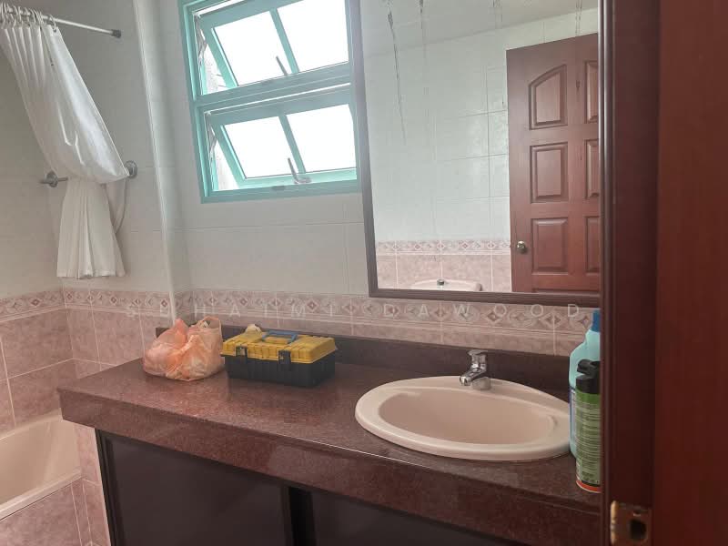 Ballota Park Condo, 152 Mariam Way, 4 Bedrooms, 1,345 sqft, Condominium For Rent, by Suhaimi Dawood, 500233053 - Bathroom - PropertyGuru.com.sg