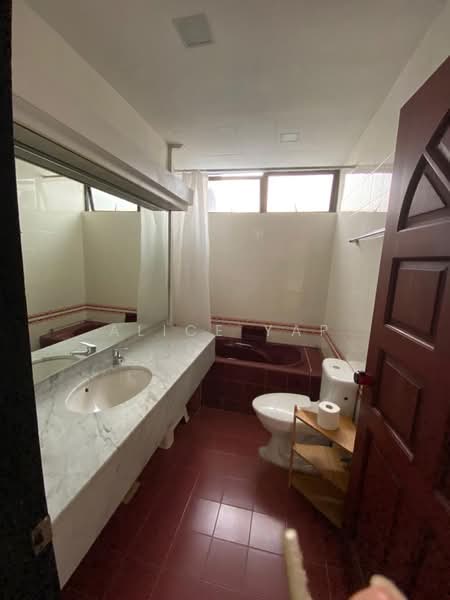 Jervois Grove, 100 Jervois Road, 3 Bedrooms, 1,410 sqft, Apartment For Rent, by Alice Yap, 500233058 - Bathroom - PropertyGuru.com.sg