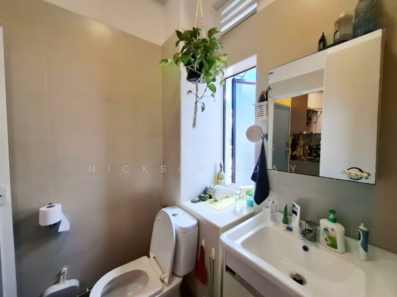 Rare Private Walk up 1 bedroom apartment for rent! 012, , 1 Bedroom, 527 sqft, HDB Flat For Rent, by Nickson Guay, 500233064 - Bathroom - PropertyGuru.com.sg