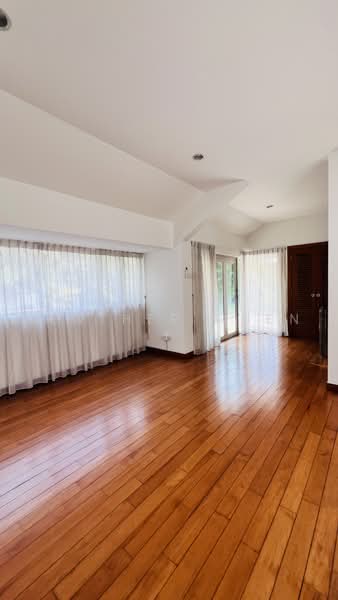 Namly Crescent, , 5 Bedrooms, 4,400 sqft, Semi-Detached House For Rent, by Heather Chen, 500233072 - Family Area - PropertyGuru.com.sg