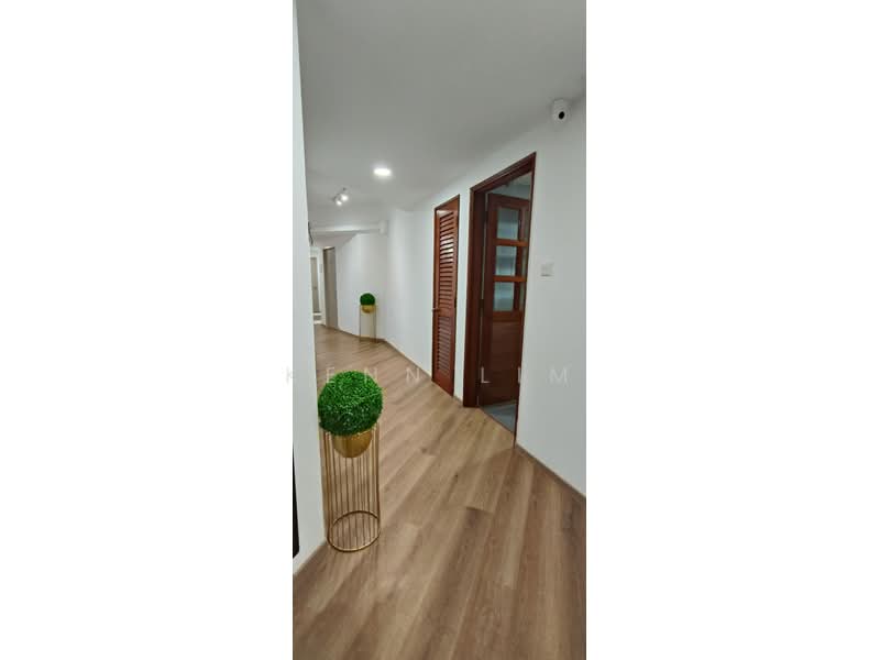 Simei Green Condominium, 1 Simei Street 4, 6 Bedrooms, 1,249 sqft, Condominium For Sale, by Kenn Lim, 500233082 - Corridor - PropertyGuru.com.sg