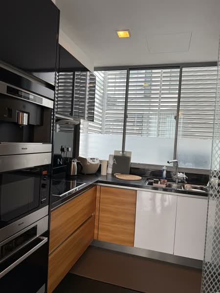 Helios Residences, 17 Cairnhill Circle, 2 Bedrooms, 1,281 sqft, Condominium For Rent, by Angela Ang, 500233083 - Kitchen - PropertyGuru.com.sg