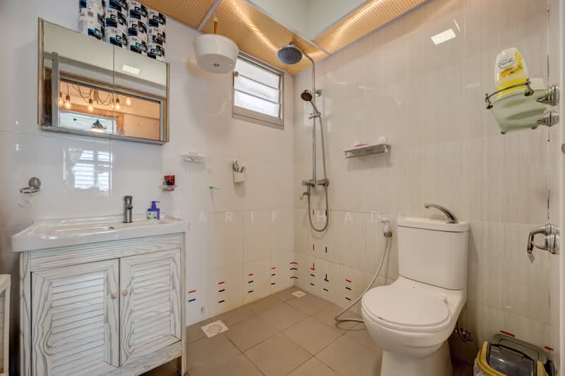 422A Northshore Drive, 422A Northshore Drive, 3 Bedrooms, 1,216 sqft, HDB Flat For Sale, by Syarif Hadi, 500233086 - Bathroom - PropertyGuru.com.sg