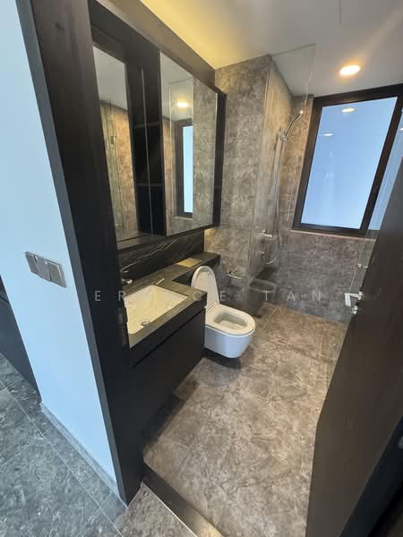 Hyll on Holland, 89 Holland Road, 2 Bedrooms, 700 sqft, Condominium For Rent, by Terence Tan, 500233093 - Bathroom - PropertyGuru.com.sg