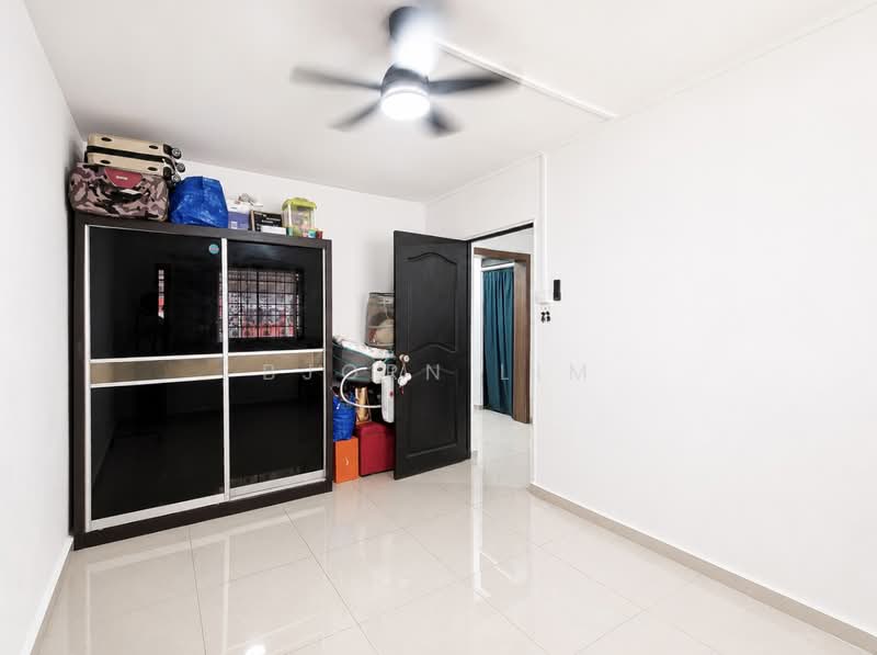 416 Bukit Batok West Avenue 4, 416 Bukit Batok West Avenue 4, 2 Bedrooms, 786 sqft, HDB Flat For Sale, by Bjorn Lim, 500233100 - Bedroom 2 - PropertyGuru.com.sg