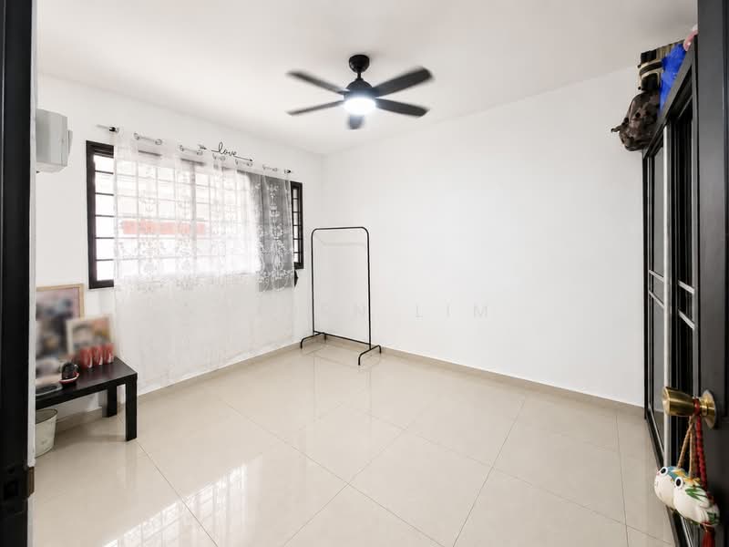 416 Bukit Batok West Avenue 4, 416 Bukit Batok West Avenue 4, 2 Bedrooms, 786 sqft, HDB Flat For Sale, by Bjorn Lim, 500233100 - Bedroom 2 - PropertyGuru.com.sg