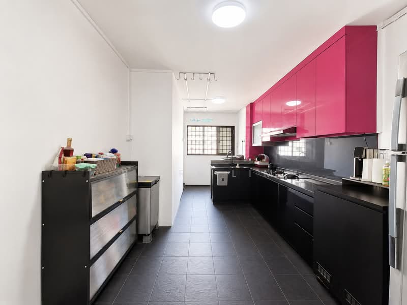 416 Bukit Batok West Avenue 4, 416 Bukit Batok West Avenue 4, 2 Bedrooms, 786 sqft, HDB Flat For Sale, by Bjorn Lim, 500233100 - Kitchen - PropertyGuru.com.sg